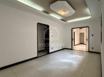 Casa · 237m² · 4 Quartos · 1 Vaga · Casa ampla à Venda com potencial Residencial e Comercial no Centro!