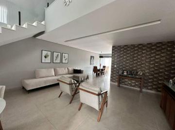 Casa · 380m² · 3 Quartos · 4 Vagas · Casa de alto padrão no bairro Tropical