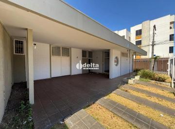 Casa · 339m² · 2 Quartos · 4 Vagas · Casa residencial disponível para locação no bairro Brasil em Uberlândia-MG