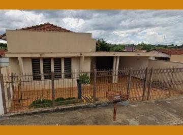 Casa · UM TERRENO QUE CONSTITUI A METADE DA DATA 49 E TODA A DATA 50, DO QUARTEIRÃO 06, SITUADO NA RUA 07 D