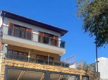 c523edbb85bd7ffd24691c7f74f20cbe0b0e2c4b · Casa Alto Padrão em Bairro Valorizado em Jundiaí: 3 Qts, Suite com hidro, Lareira, Piscina e 4 Vagas