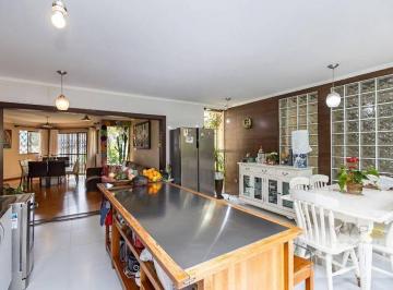 ad2bf4dbc860bbb0848beddba19ef2e0d09c05b0 · Casa com quintal grande no Pilarzinho
