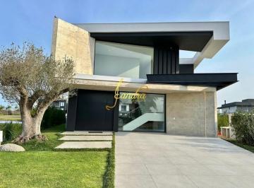 Casa · 430m² · 5 Quartos · 2 Vagas · Sobrado contemporâneo no condomínio Sense mobiliado e decorado