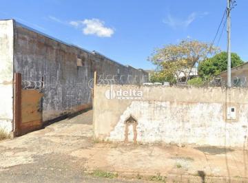 Comercial · 722m² · 3 Quartos · 10 Vagas · Casa comercial disponível para venda no bairro Osvaldo Rezende em Uberlândia - MG.