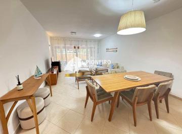 Casa · 140m² · 3 Quartos · 1 Vaga · Casa em Juquehy disponível para temporada, a 100 m da praia.