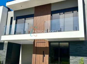 Casa · 130m² · 3 Quartos · 1 Vaga · Sobrado Alto Padrão no Panorâmico - Garopaba/SC