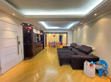 81a0040f042b2065962e10056a937114def86ac7 · Belo Sobrado com 271m² de 4 Quartos sendo 2 Suítes e 6 Vagas de Garagem - Área Gourmet com Churrasqu