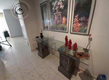 Apartamento · 84m² · 2 Quartos · 1 Vaga · Apartamento Padrão de 02 dormitórios para locação anual na Praia da Enseada.