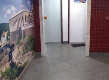 Comercial · 32m² · 2 Vagas · Excelente sala comercial com 32m² em frente ao Hospital Tereza de Lisieux.