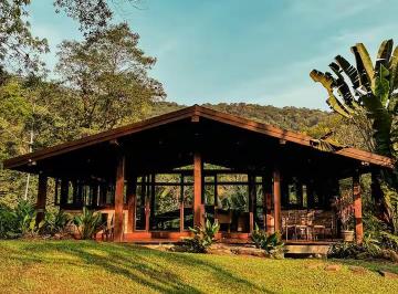 Casa de 4 quartos, São Sebastião · Casa no meio da natureza rio cachoeira