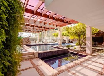 Casa · 1200m² · 5 Quartos · 10 Vagas · Morumbi!   Jardim Leonor!  1.200,0m² Área Construída, 1.600,0m² Área de Terreno - 5 Suítes, 10 Vagas