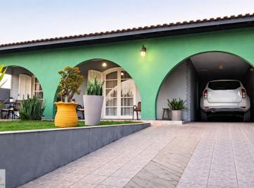 Casa · 280m² · 3 Quartos · 3 Vagas · Casa 280m2 venda no Passauna em Campo Largo- PR