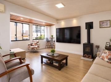 Apartamento · 145m² · 3 Quartos · 2 Vagas · Cobertura com 3 dormitórios, 2 vagas e elevador no Bairro Santana.