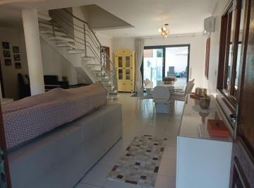 39705_i5iw62886288XXNx69M42_3970568a62f0b37a82.jpg · Casa com 4 quartos sendo 3 suites com 209,00m² na Daniela, Florianópolis.