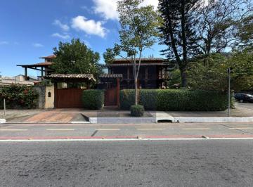 FOTO 1 · Imperdível casa à venda em Itacoatiara, Niterói-RJ! 4 quartos, 2 suítes, 4 banheiros, 4 vagas de gar