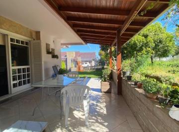 Casa · 260m² · 3 Quartos · 2 Vagas · PROCURANDO POR CASA AMPLA NO B. SÃO VENDELINO?