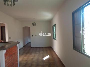 Casa · 550m² · 8 Quartos · 3 Vagas · Casa residencial com 8 quartos sendo 1 suíte disponível para venda no bairro Martins em Uberlândia-M