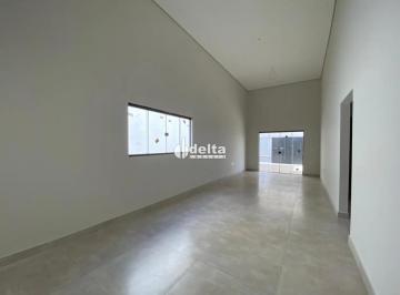 Casa · 250m² · 3 Quartos · 2 Vagas · Casa com 3 quartos e 1 suíte disponível para locação no bairro Jardim Europa em Uberlândia-MG.