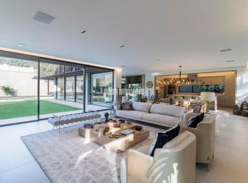 Casa · 550m² · 3 Quartos · 5 Vagas · Jardim Guedala 550,0m²AC - 952,0m² Área de Terreno  3 Suítes,  4 Vagas  Piscina, Sauna e Spa.