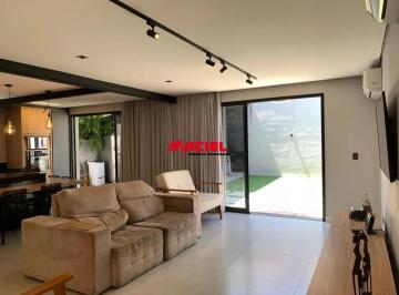 Casa · 240m² · 3 Quartos · 3 Vagas · Residência de Alto Padrão no Jardim Esplanada - Sofisticação, Conforto e Exclusividade