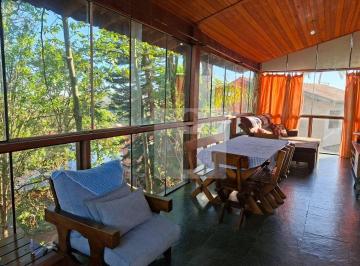 5d9dccdcec3e60f1bf8af9de532677eedf737bc8 · Casa Rústica com quintal e vista panorâmica em frente à praça | 3 quartos | à venda, 178 m² por R$ 8