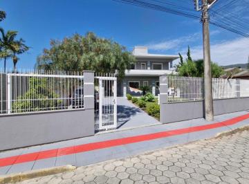 Casa · 203m² · 5 Quartos · 3 Vagas · Casa Ampla em Garopaba na Praia do Siriú