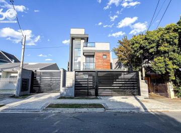 Casa · 141m² · 3 Quartos · 2 Vagas · Sobrado com belo terraço e cozinha ampla