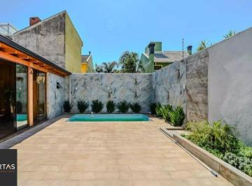 Casa · 243m² · 2 Quartos · 4 Vagas · Casa semi mobiliada com churrasqueira e piscina no bairro Ecoville