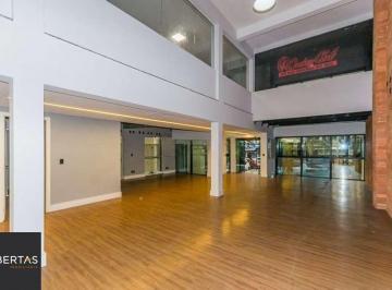 Comercial · 700m² · 7 Quartos · 15 Vagas · Ponto comercial para alugar na Avenida Cristóvão Colombo, 2450, Floresta, Porto