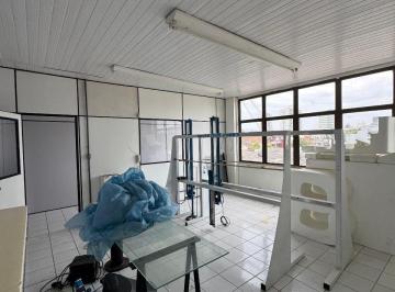 Comercial · 35m² · 1 Quarto · Sala comercial próximo ao Bourbon Assis Brasil
