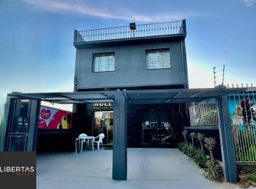 Apartamento · 75m² · 2 Quartos · Amplo apartamento, todo reformado para locação.