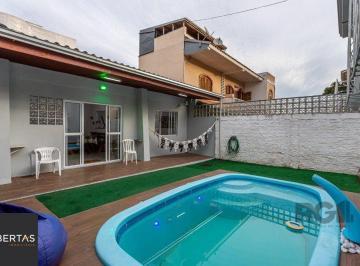 Casa · 157m² · 3 Quartos · 4 Vagas · Casa no Jardim do Salso de 3 dormitórios pátio e piscina