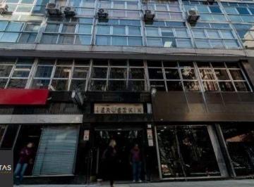 Comercial · 254m² · Libertas Imobiliária vende loja comercial terrea com 252 m² privativos no Centro