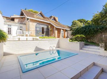 Casa · 328m² · 3 Quartos · 4 Vagas · Casa com 3 suítes e piscina.