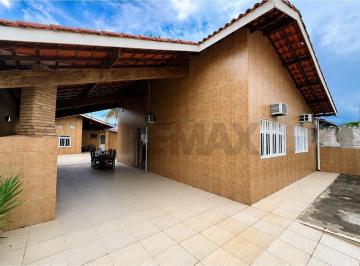 Casa · 100m² · 3 Quartos · 4 Vagas · Casa a venda a 200m do mar em Peruíbe