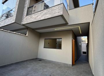 Casa · 130m² · 3 Quartos · 2 Vagas · Sobrado  em Guilhermina - Praia Grande, SP