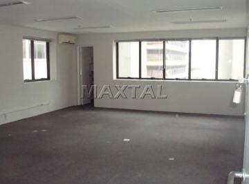 Comercial · 110m² · 1 Quarto · 2 Vagas · Sala comercial disponível para locação com 110 m², localizada na Cerqueira César.