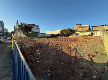 1 · Terreno de 874m² em Capoeiras