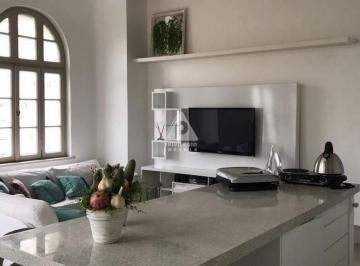 Apartamento · 54m² · 1 Quarto · Charmoso apartamento reformado e mobiliado com pé direito alto próximo a zona sul a venda no Rio