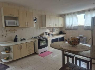Casa · 200m² · 5 Quartos · 2 Vagas · Maravilhosa casa com piscina em Vista Alegre