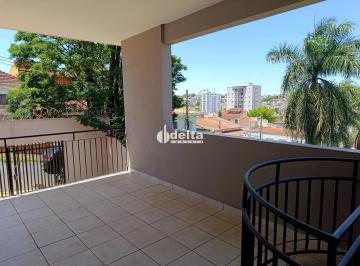 Casa · 330m² · 3 Quartos · 2 Vagas · Casa residencial com 3 quartos sendo 1 suíte disponível para locação no bairro Lidice em Uberlândia-