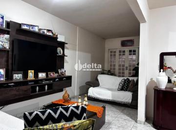 Casa · 240m² · 3 Quartos · 3 Vagas · Casa disponível para venda no bairro Planalto em Uberlândia MG