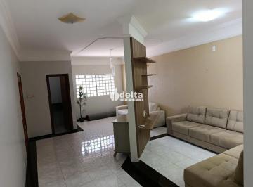 Casa · 300m² · 4 Quartos · 2 Vagas · Casa residencial com 4 quartos sendo 1 suíte disponível para locação no bairro Santa Mônica em Uberl