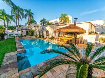 b4uj3qa2ogq4mme2mjzlmzzm_md · Casa Térrea Charmosa no Condomínio Jardim Acapulco – Guarujá