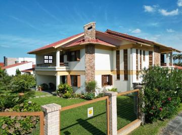 00e797b5953015b6b29029b3a8bbef1d.jpg · Casa com 5 quartos à venda em Xangri-Lá, no bairro Centro