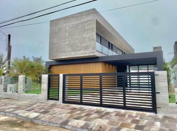 9e79870f30dd9fd82cf190e7248ed594.jpg · Casa com 4 quartos à venda em Xangri-Lá, no bairro Centro