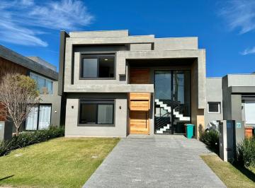 d985ed96717d06e997abbb75b0dad614.jpg · Casa de Condomínio com 4 quartos à venda em Xangri-Lá, no bairro Praia De Atlântida