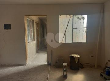 Esse apartamento com um tamanho confortável de 1 dormitório , cozinha , sala e á · Apartamento com 1 quartos à venda em Água fria - SP