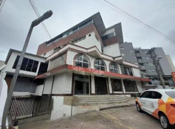 Comercial · 100m² · 2 Vagas · Loja comercial com 100m² e estacionamento na Carvoeira