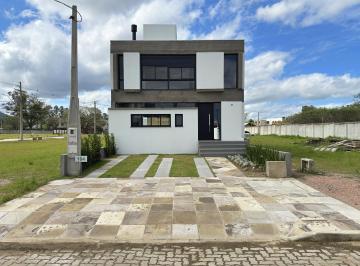 Casa · 120m² · 3 Quartos · 2 Vagas · Sobrado em condomínio em Porto Alegre, no bairro Hípica, com 3 dormitórios.